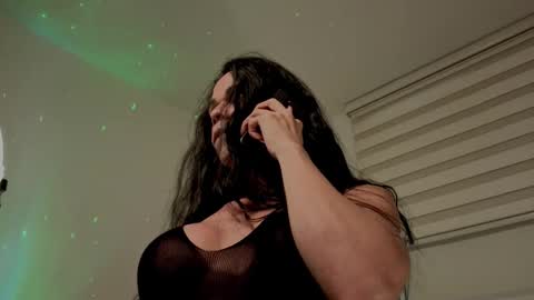 Mia online show from September 10, 6:08 pm