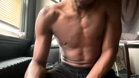 Snapshot of miavers23 chatting on April 2, 2:26 pm KxngVers online show from April 2, 2:26 pm