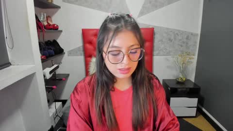 Snapshot of miawils_ chatting on December 2, 10:34 pm M I A W I L S online show from December 2, 10:34 pm