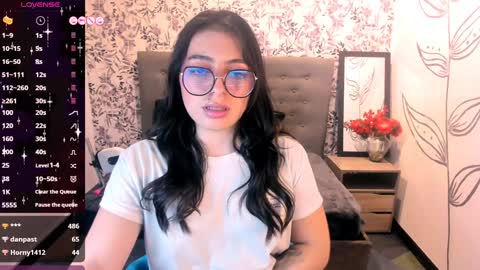 Snapshot of miawils_ chatting on December 13, 6:00 am M I A W I L S online show from December 13, 6:00 am
