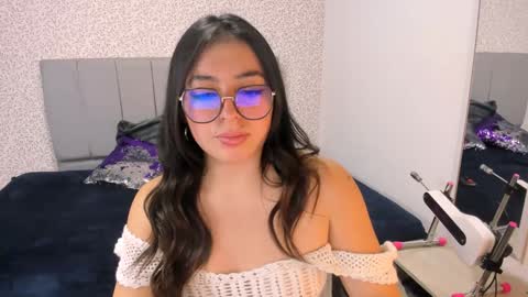 Snapshot of miawils_ chatting on February 2, 3:21 am M I A W I L S online show from February 2, 3:21 am