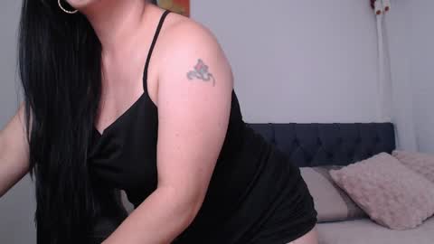Snapshot of miawilson_1 chatting on April 11, 4:06 am Mia Wilson online show from April 11, 4:06 am