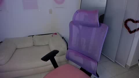 Snapshot of miawilsson_ chatting on May 5, 9:45 pm Mia Wilsson online show from May 5, 9:45 pm