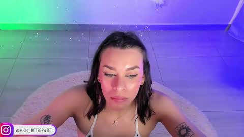 Snapshot of mich_bittersweet chatting on February 17, 6:48 pm online show from February 17, 6:48 pm