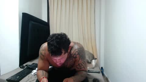 Snapshot of michael_daviss1 chatting on May 20, 12:06 am Michael Daviss online show from May 20, 12:06 am