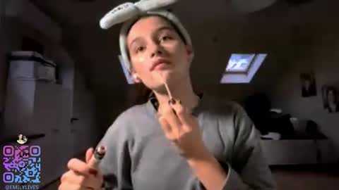 Emily online show from October 18, 2:18 pm