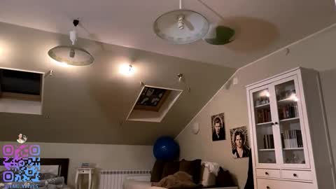 Emily online show from November 30, 2:10 pm