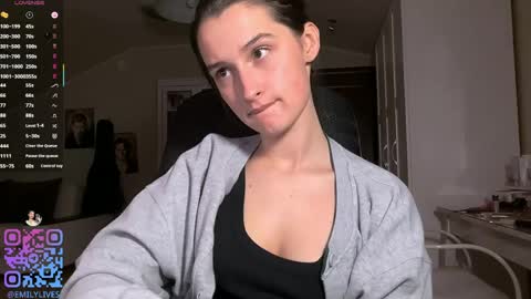 Snapshot of michael_pors chatting on April 24, 6:10 pm Emily online show from April 24, 6:10 pm