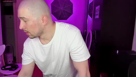 Snapshot of michael_wolfborn chatting on June 9, 2:17 pm Michael online show from June 9, 2:17 pm