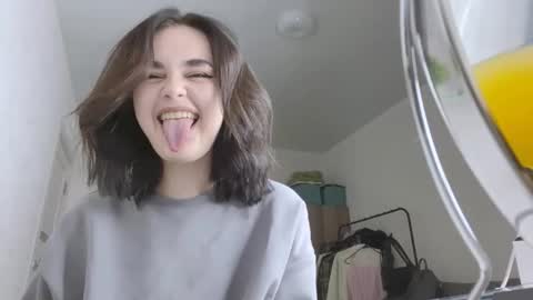 Snapshot of michaelarroyano chatting on November 17, 6:14 pm Ellie online show from November 17, 6:14 pm