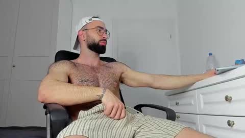 MichaelEvansx online show from March 5, 11:01 pm