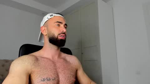 MichaelEvansx online show from March 27, 9:36 pm