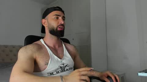 Snapshot of michaelevansx chatting on May 8, 8:25 pm MichaelEvansx online show from May 8, 8:25 pm