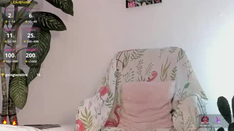 Snapshot of michaell_james chatting on April 23, 9:17 pm Michaell online show from April 23, 9:17 pm