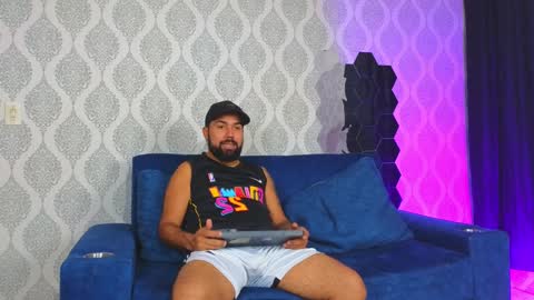 Snapshot of michaell_twink chatting on January 31, 1:22 am Michaell online show from January 31, 1:22 am