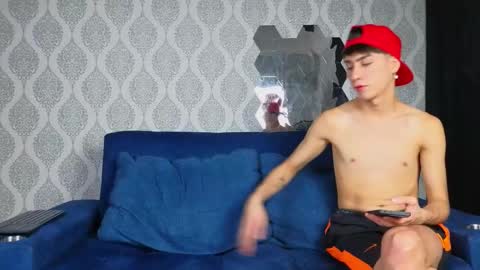 Snapshot of michaell_twink chatting on February 11, 1:10 am Michaell online show from February 11, 1:10 am