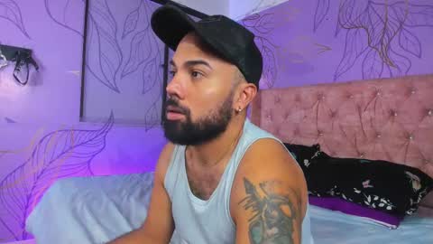 Snapshot of michaell_twink chatting on February 22, 1:22 am Michaell online show from February 22, 1:22 am