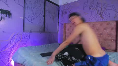 Snapshot of michaell_twink chatting on February 26, 1:32 am Michaell online show from February 26, 1:32 am