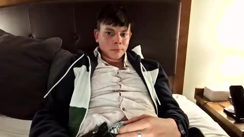 Snapshot of michaeltwinkboy chatting on May 19, 4:19 am michaeltwinkboy online show from May 19, 4:19 am