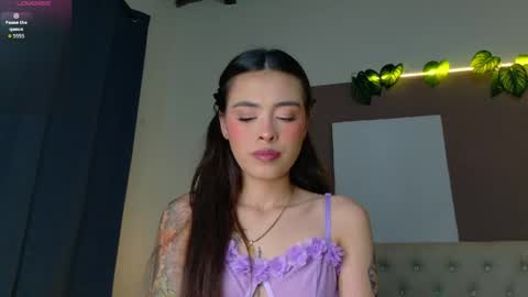 Snapshot of michele_rooss00 chatting on May 10, 1:22 am melannie follow my new page online show from May 10, 1:22 am