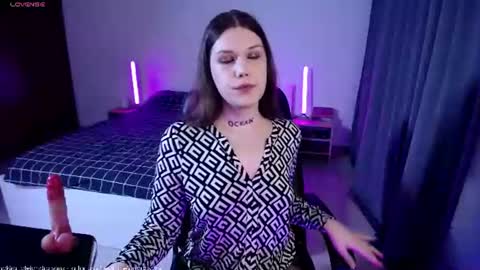 Snapshot of micheledoll chatting on June 17, 6:53 pm MicheleDoll online show from June 17, 6:53 pm