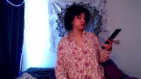 Snapshot of michell_bling chatting on December 15, 1:22 pm Michi online show from December 15, 1:22 pm