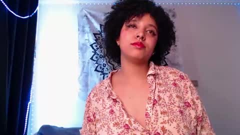 Snapshot of michell_bling chatting on December 15, 4:26 pm Michi online show from December 15, 4:26 pm