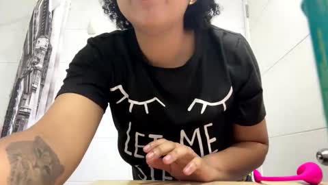 Snapshot of michell_bling chatting on December 21, 12:53 am Michi online show from December 21, 12:53 am