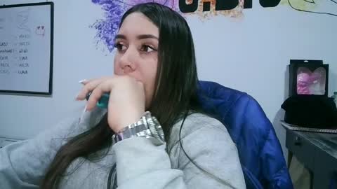 Snapshot of michell_h chatting on April 1, 6:36 am Nani online show from April 1, 6:36 am