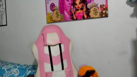 Snapshot of michell_smiths chatting on July 19, 5:55 am michell_smiths online show from July 19, 5:55 am