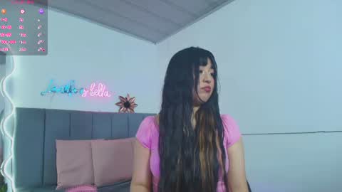 Snapshot of michell_tay1 chatting on August 6, 12:18 pm MICHELL online show from August 6, 12:18 pm