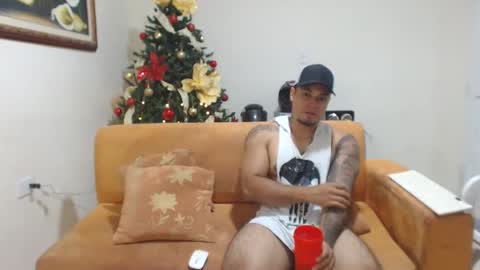 Snapshot of michelle_allen0104 chatting on December 3, 5:20 am michelle_allen0104 online show from December 3, 5:20 am