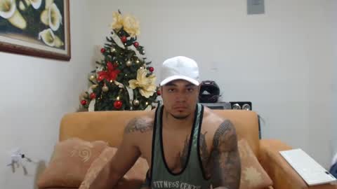 Snapshot of michelle_allen0104 chatting on December 5, 9:06 am michelle_allen0104 online show from December 5, 9:06 am