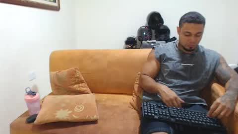 Snapshot of michelle_allen0104 chatting on February 24, 3:44 am michelle_allen0104 online show from February 24, 3:44 am