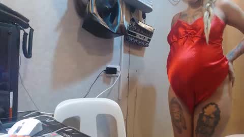 Snapshot of michelle_ux chatting on October 6, 7:50 am michelle_ux online show from October 6, 7:50 am