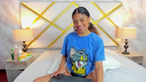Snapshot of michellebronx chatting on June 2, 11:45 am michellebronx online show from June 2, 11:45 am