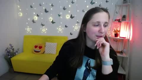 Snapshot of michellee11 chatting on April 28, 11:37 am Michel online show from April 28, 11:37 am