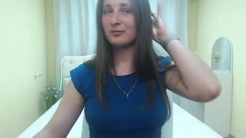 Snapshot of michellee11 chatting on May 26, 11:50 am Michel online show from May 26, 11:50 am