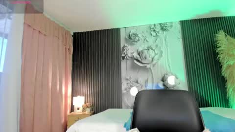 Snapshot of michellepreston_ chatting on April 27, 12:03 pm michellepreston_ online show from April 27, 12:03 pm