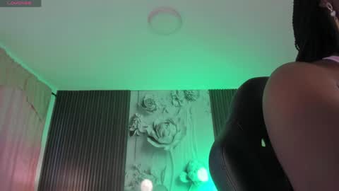 Snapshot of michellepreston_ chatting on May 31, 12:34 pm michellepreston_ online show from May 31, 12:34 pm