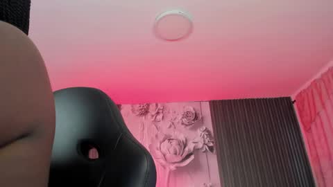 Snapshot of michellepreston_ chatting on June 6, 11:59 am michellepreston_ online show from June 6, 11:59 am