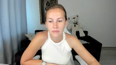 Snapshot of michellewoitsik chatting on July 24, 3:59 am Michelle online show from July 24, 3:59 am