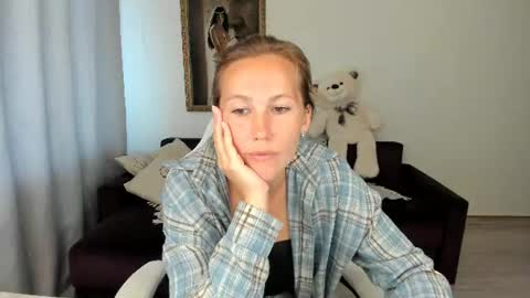 Snapshot of michellewoitsik chatting on August 3, 4:55 am Michelle online show from August 3, 4:55 am