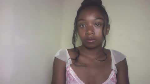Snapshot of michou_69 chatting on May 21, 6:48 pm michou_69 online show from May 21, 6:48 pm