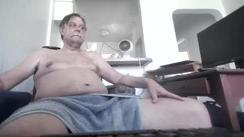 Snapshot of mick_gee chatting on July 19, 8:45 pm mick_gee online show from July 19, 8:45 pm