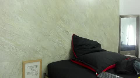 Snapshot of mick_lollipopp chatting on May 2, 7:41 pm mick_lollipopp online show from May 2, 7:41 pm