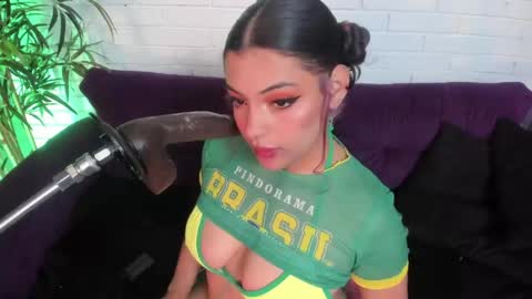 Snapshot of micki__ chatting on April 18, 11:36 am Micki online show from April 18, 11:36 am