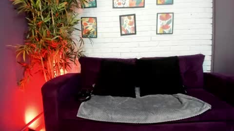 Snapshot of micki__ chatting on April 24, 11:34 am Micki online show from April 24, 11:34 am