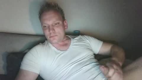 mickkxl online show from December 18, 8:59 pm