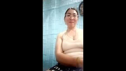 Snapshot of mickye00 chatting on April 24, 6:38 am Miky online show from April 24, 6:38 am